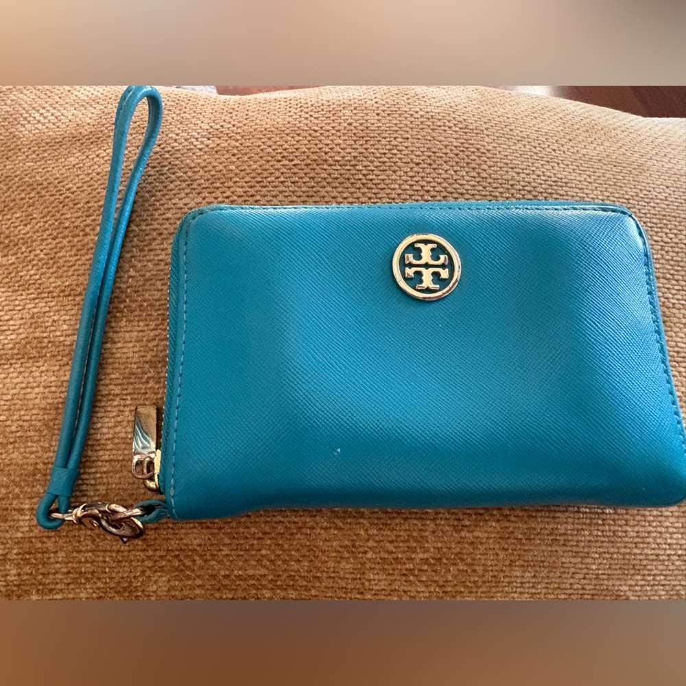 Tory Burch Wristlet Wallet, teal with Zipper/Compartments, Nice!